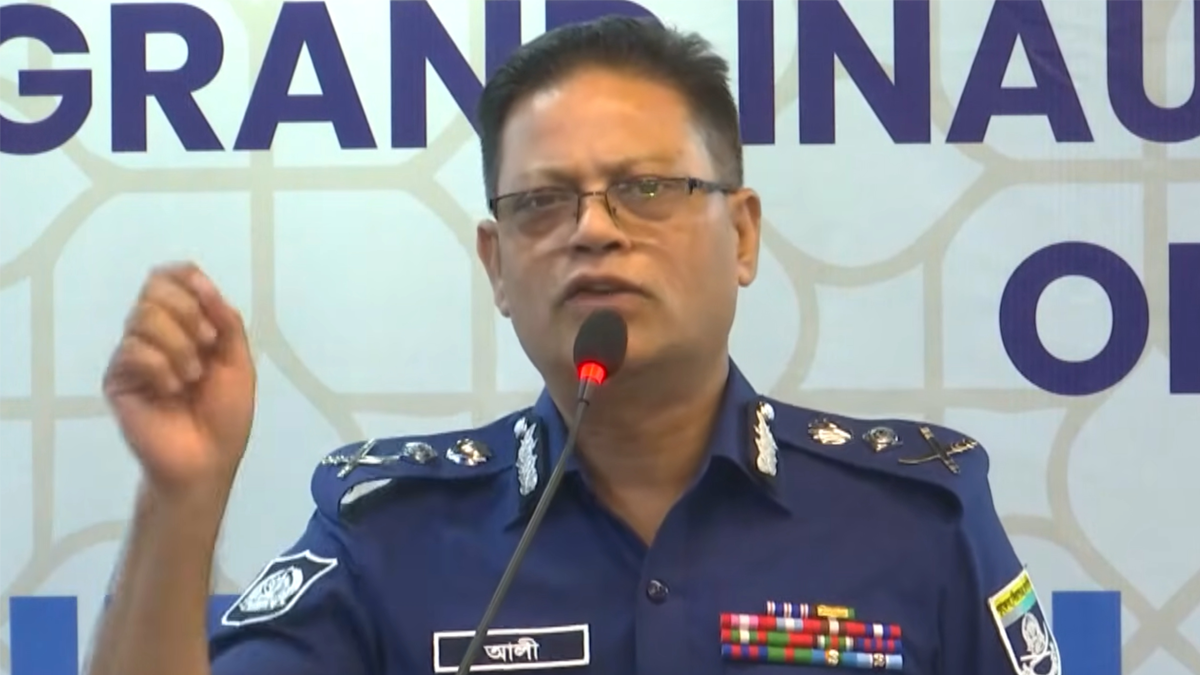 ‘ক্রসফায়ার’ নিয়ে আইজিপির বক্তব্যের যে ব্যাখ্যা দিল পুলিশ সদর দপ্তর