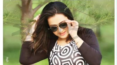 মঞ্চে পূর্ণিমা, পাশে কাঁদল ভক্ত