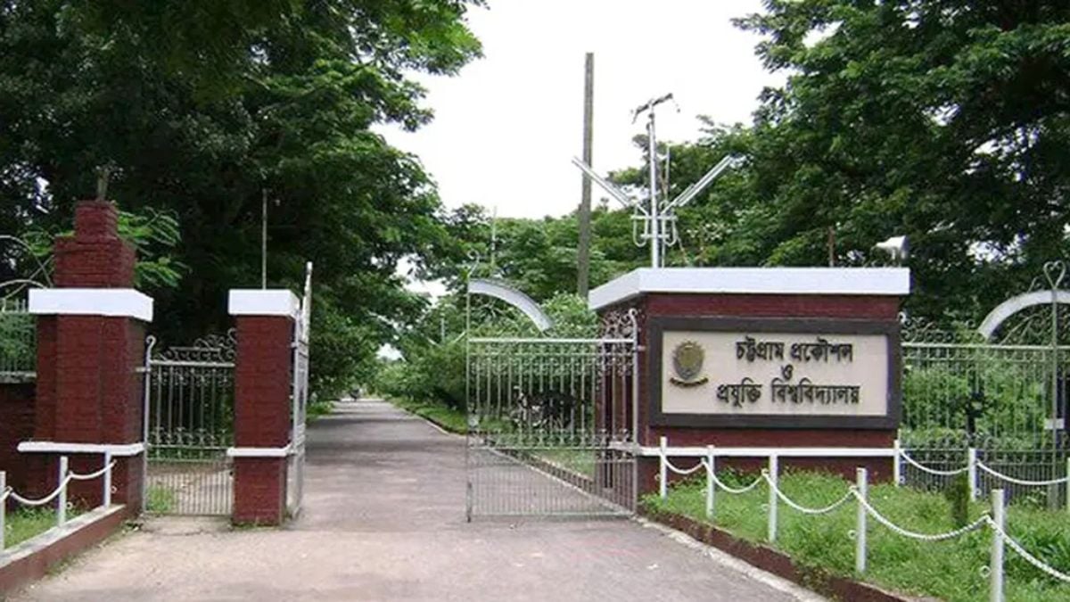 বুধবার থেকে ক্লাশে ফিরছেন শিক্ষার্থীরা, অনিশ্চয়তায় চুয়েটের অধিকাংশ বিভাগ