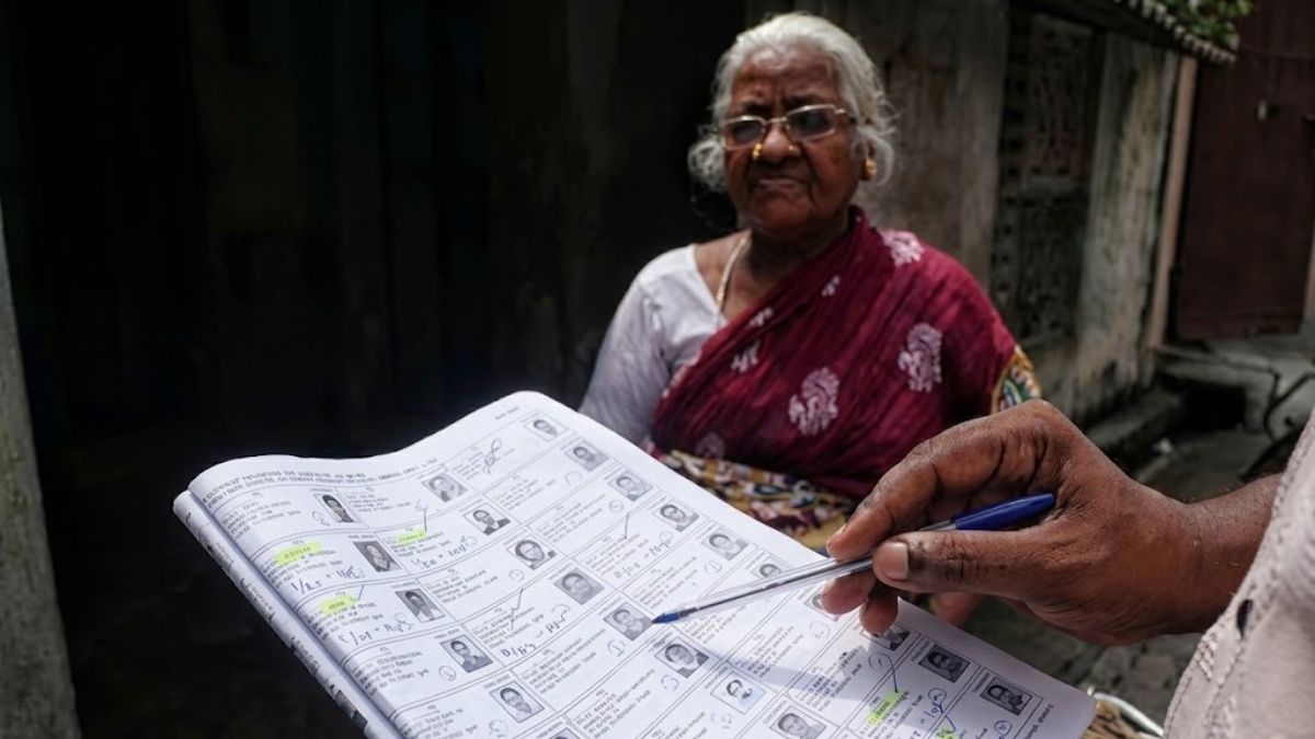 আন্দোলনের মধ্যেই ভারতে ভোটার তালিকা থেকে ১ কোটি নাম বাদ