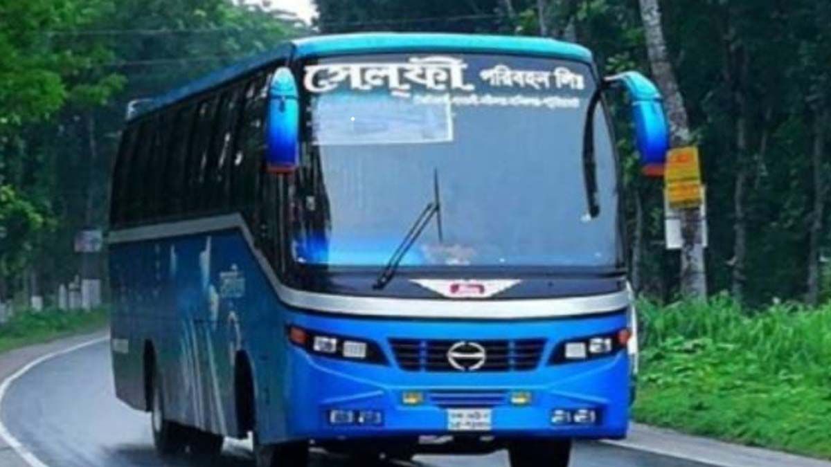 সেলফি বাসের চাকায় আবারও প্রাণ গেল পথচারীর