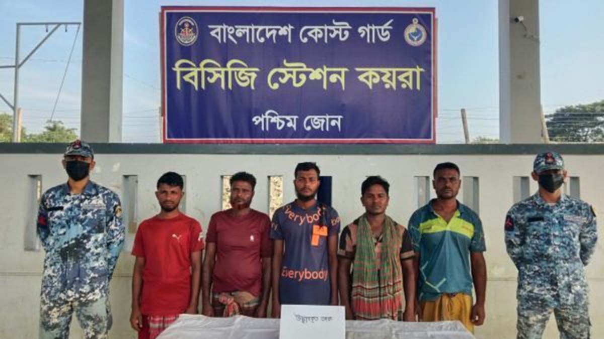 সুন্দরবনে কোস্টগার্ডের সঙ্গে দস্যুদের গোলাগুলি, ৫ জেলে উদ্ধার