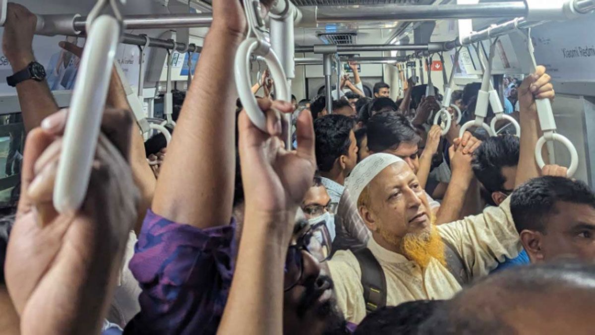 মেট্রোরেলে অসুস্থ হয়ে বাবার মৃত্যু, বসতে না দেওয়ার অভিযোগ ছেলের