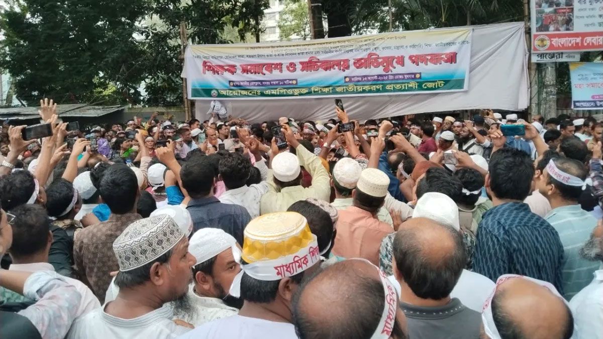 তিন দফা দাবিতে অবস্থান কর্মসূচি, থাকবেন ২০ হাজার শিক্ষক-কর্মচারী