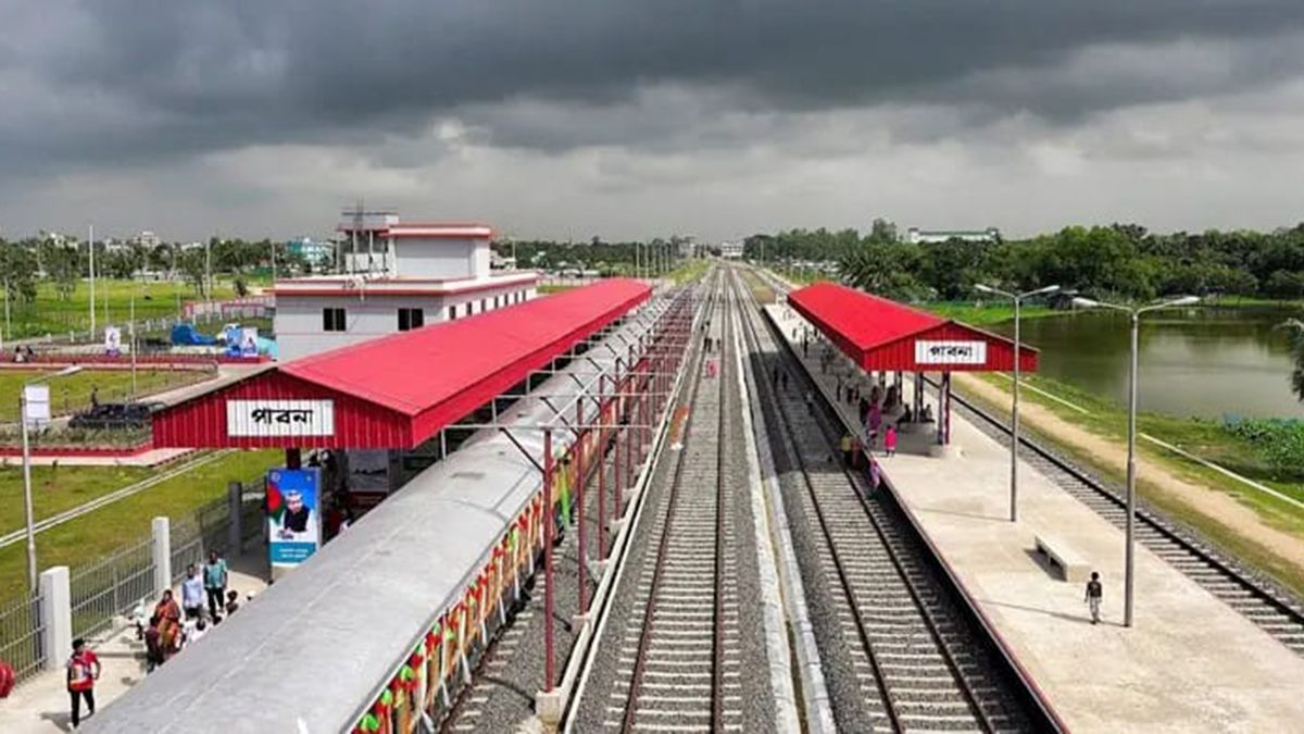 হাসিনার ‘না’-তে আটকে যাওয়া পাবনা-ঢাকা আন্তঃনগর ট্রেন চলবে ২০ নভেম্বর