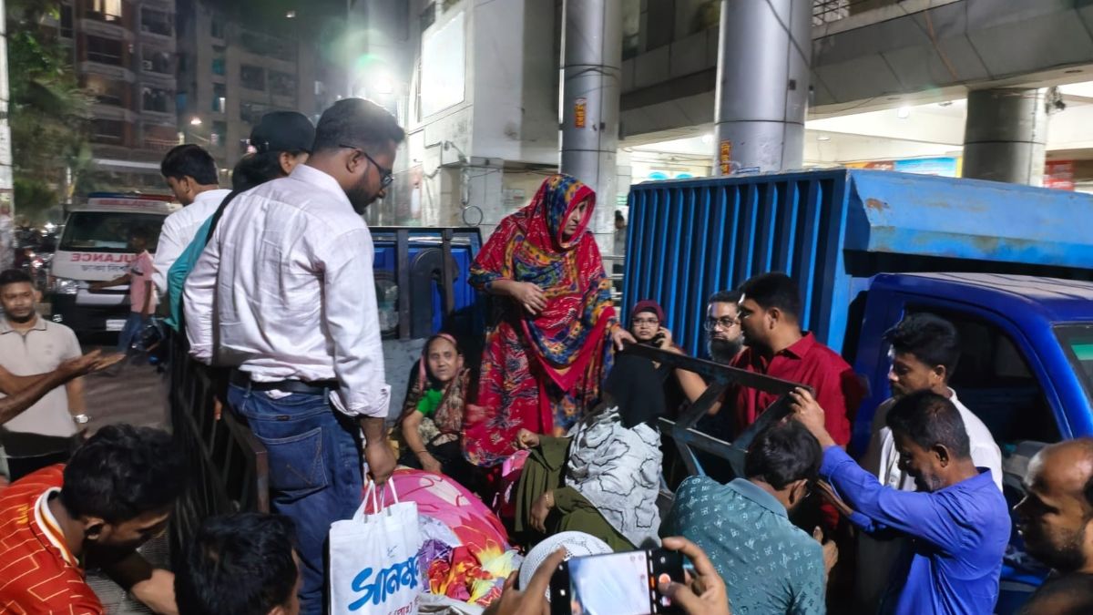 ‎পার্কিং নিয়ে বিরোধে জিম্মি রোগী ও স্বজনরা, ৮ ঘণ্টা অপেক্ষার পরও মেলেনি অ্যাম্বুলেন্স