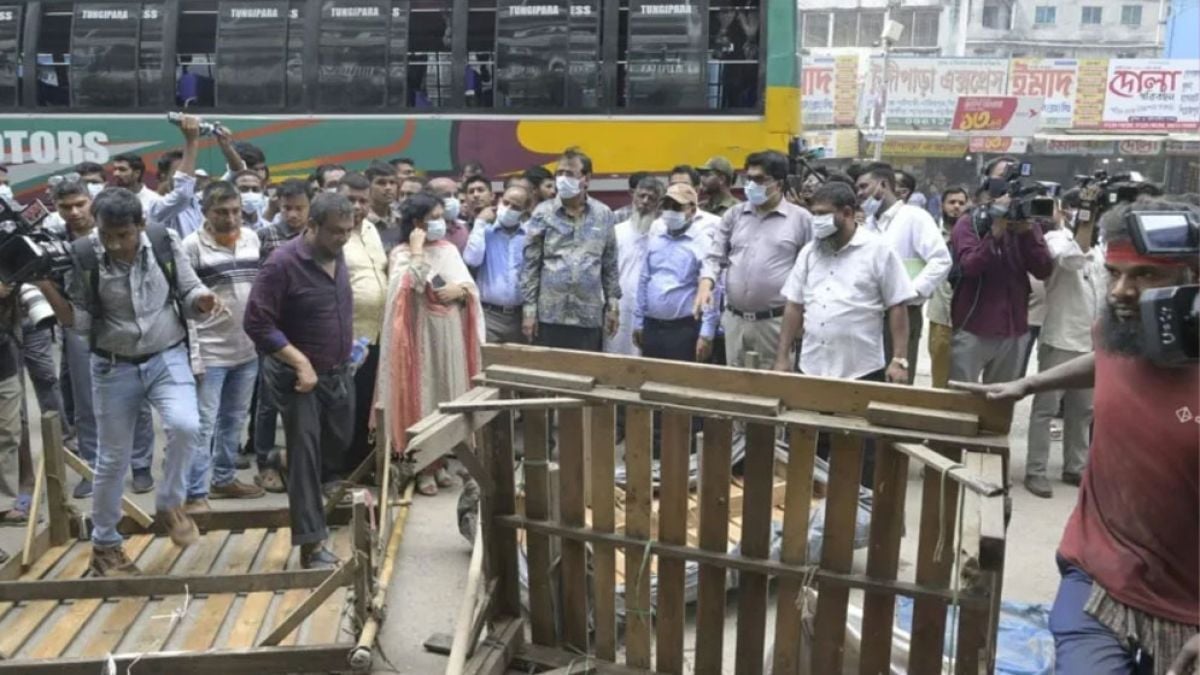 গুলিস্তানে ফুটপাত থেকে অবৈধ শতাধিক দোকান উচ্ছেদ