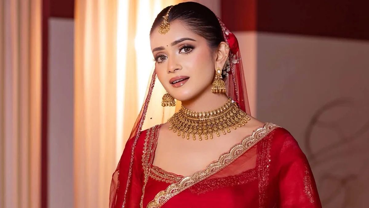 তানজিন তিশাকে আইনি নোটিশ, আপত্তিকর ছবি ছড়ানোর অভিযোগ