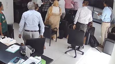 আইইডিসিআর পরিচালককে মারধরের ঘটনায় অভিযুক্ত চিকিৎসকের সদস্যপদ স্থগিত