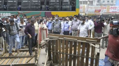 গুলিস্তানে ফুটপাত থেকে অবৈধ শতাধিক দোকান উচ্ছেদ