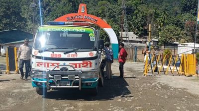 এয়ার অ্যাম্বুলেন্সে থাকা নারীর মৃত্যু, তামাবিল দিয়ে লাশ হস্তান্তর