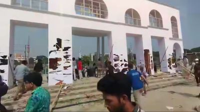 এশিয়া আন্তর্জাতিক বাণিজ্য মেলার গেট ভাঙচুর