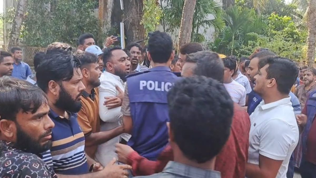 মনপুরায় নির্বাচনি পোস্টার লাগানো নিয়ে বিএনপির দুইপক্ষের হাতাহাতি