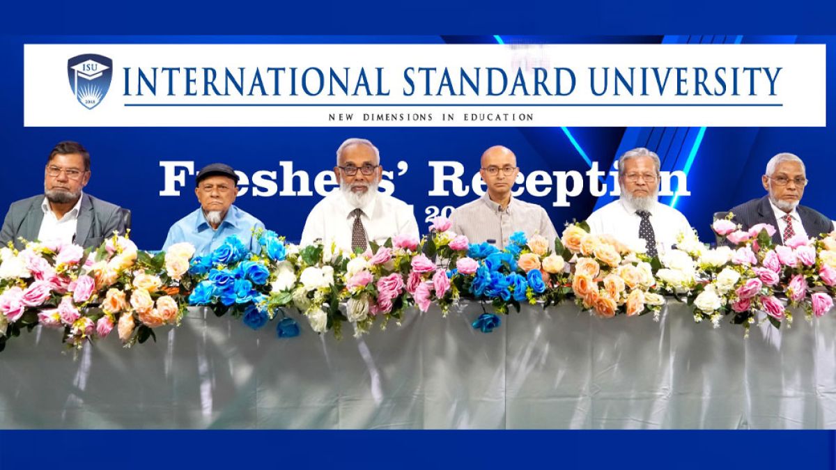 বর্ণিল আয়োজনে নতুনদের পদচারণায় উৎসবের আমেজ
