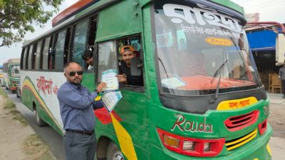 রাজধানীতে বিআরটিএর র‍্যালি ও লিফলেট বিতরণ