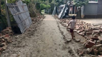 রাতের আঁধারে রাস্তার ইট উধাও, প্রশাসনের কাছে এলাকাবাসীর অভিযোগ