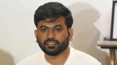 ইনস্টাগ্রাম পোস্ট সরালেই প্রশ্ন থামবে না, কেন্দ্রকে অভিজিৎ দীপকের কটাক্ষ