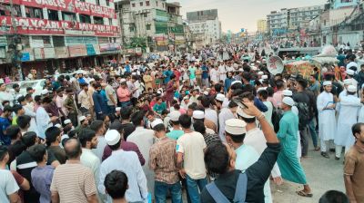 ঢাকা-ময়মনসিংহ মহাসড়ক অবরোধ করে শিক্ষার্থীদের বিক্ষোভ