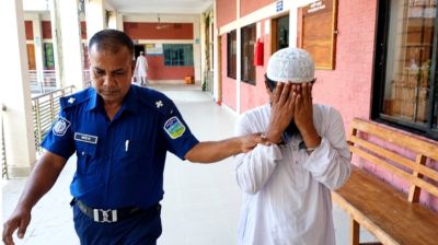 ছাত্রী ধর্ষণ: সব সম্পদের বিনিময়ে মুক্তি চান শিক্ষক