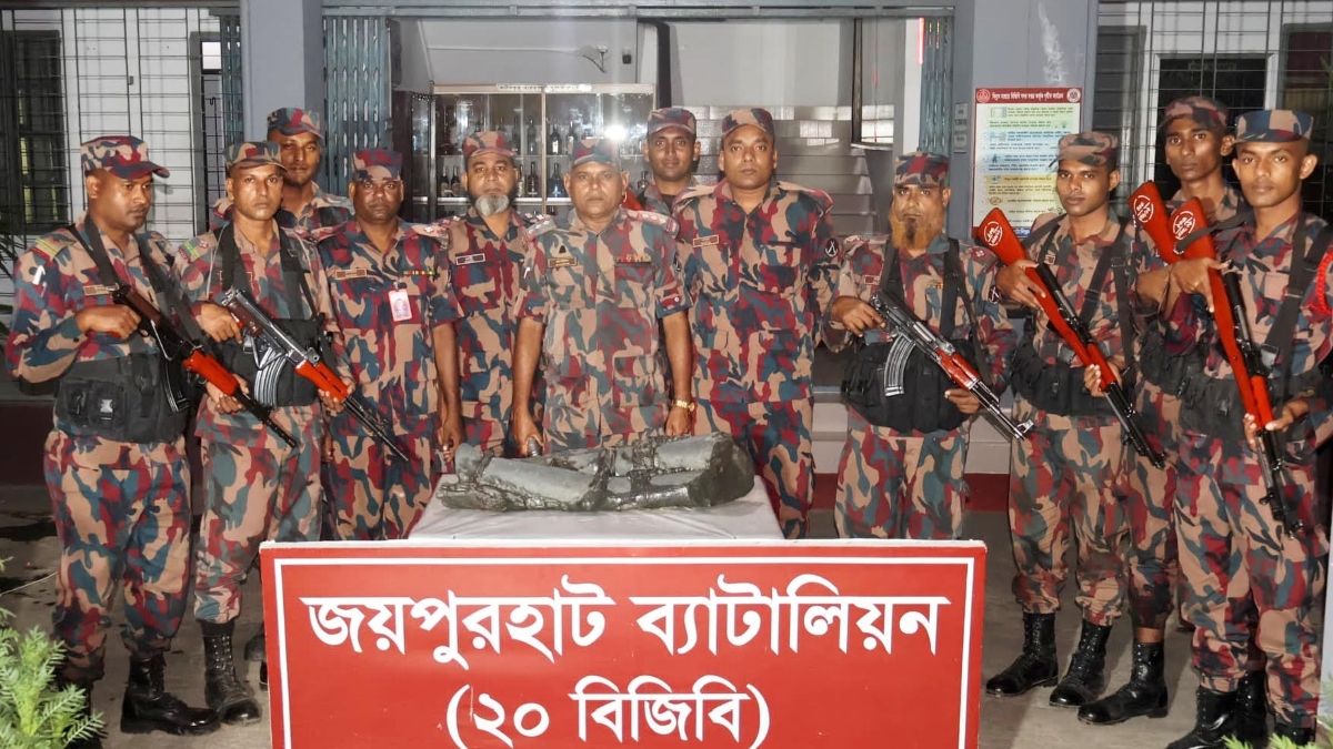 জয়পুরহাটে ৮৫ কেজি ওজনের কষ্টি পাথরের মূর্তি উদ্ধার