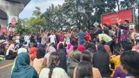 আগারগাঁওয়ে শিক্ষার্থীদের সড়ক অবরোধ