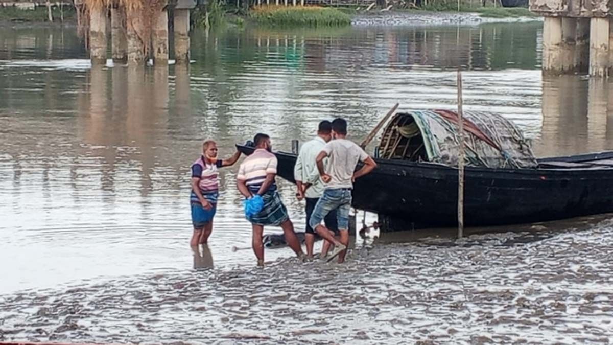দাঁত ব্রাশ করতে গিয়ে নদে পড়ে নিখোঁজ জেলের লাশ মিলল জালে