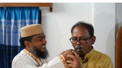 জামায়াত প্রার্থীর বাসায় গিয়ে মিষ্টিমুখ করালেন মির্জা ফয়সল
