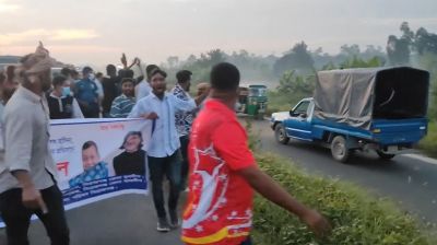 পুলিশভ্যানের সামনে যুবলীগের মিছিল, এএসআইসহ ৪ পুলিশ সদস্য প্রত্যাহার