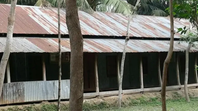 ৮ শিক্ষক মিলেও পাশ করাতে পারলেন না একমাত্র শিক্ষার্থীকে