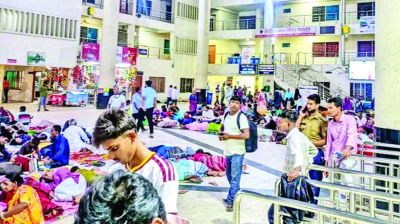 ইঞ্জিন বিকল ও শিডিউল বিপর্যয়ে চরম দুর্ভোগ