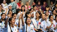 এইচএসসি ও সমমান পরীক্ষায় পাশের হারের সঙ্গে কমেছে জিপিএ