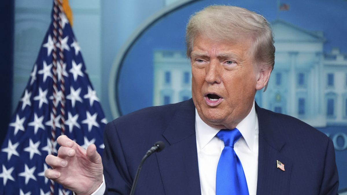 নিরাপত্তা বাহিনীর সদস্যদের বেতন দিতে পারছে না ইরান, দাবি ট্রাম্পের