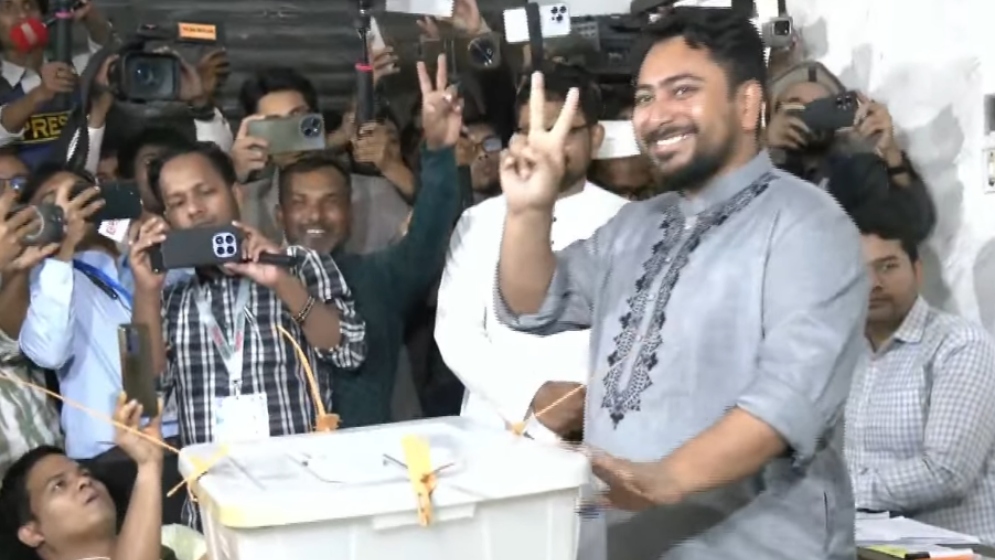 ভোট দিলেন নাহিদ ইসলাম