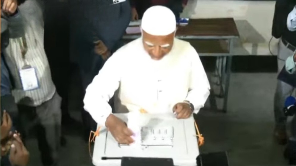 ভোট দিলেন শফিকুর রহমান