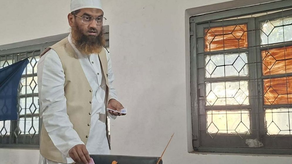 ভোট দিয়েছেন মামুনুল হক