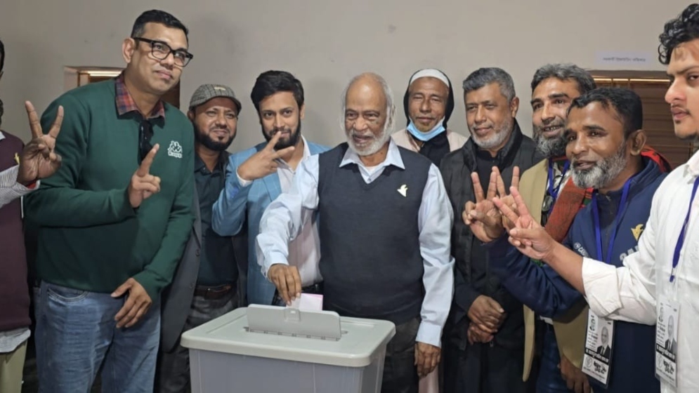 ভোট দিলেন মঈন খান