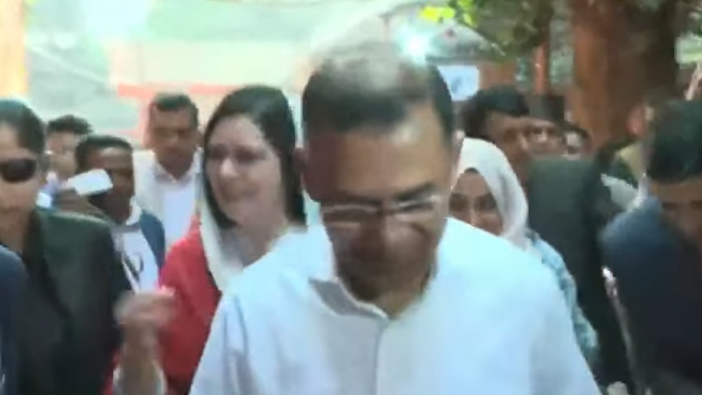 ভোট দিতে কেন্দ্রে এলেন তারেক রহমান