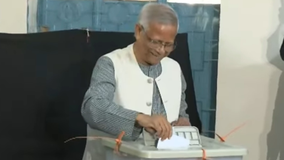 ভোট দিলেন প্রধান উপদেষ্টা