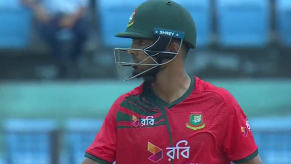 দারুণ খেলতে থাকা সাইফও ফিরলেন সাজঘরে