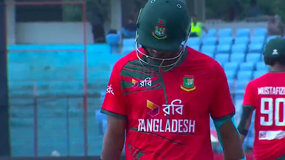 বাংলাদেশের নবম উইকেটের পতন